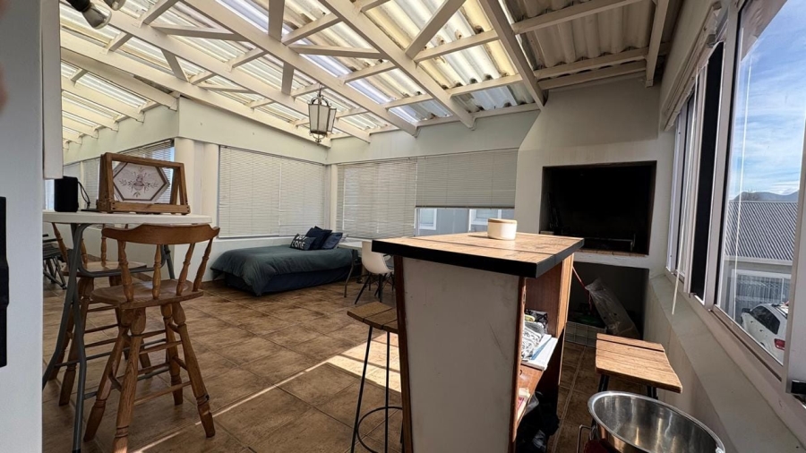 5 Bedroom Property for Sale in Sandbaai Western Cape